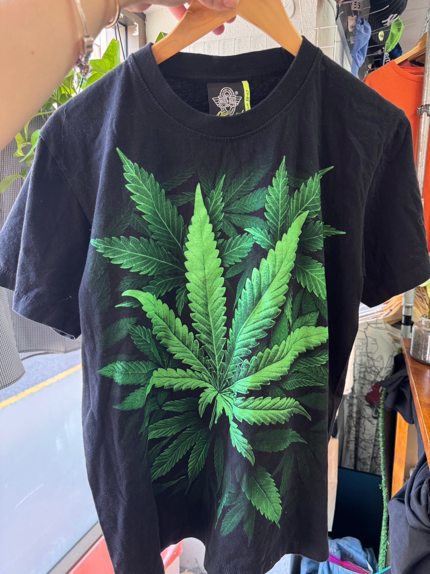 Vintage Glow-in-the-Dark Marijuana Leaf Graphic T-Shirt