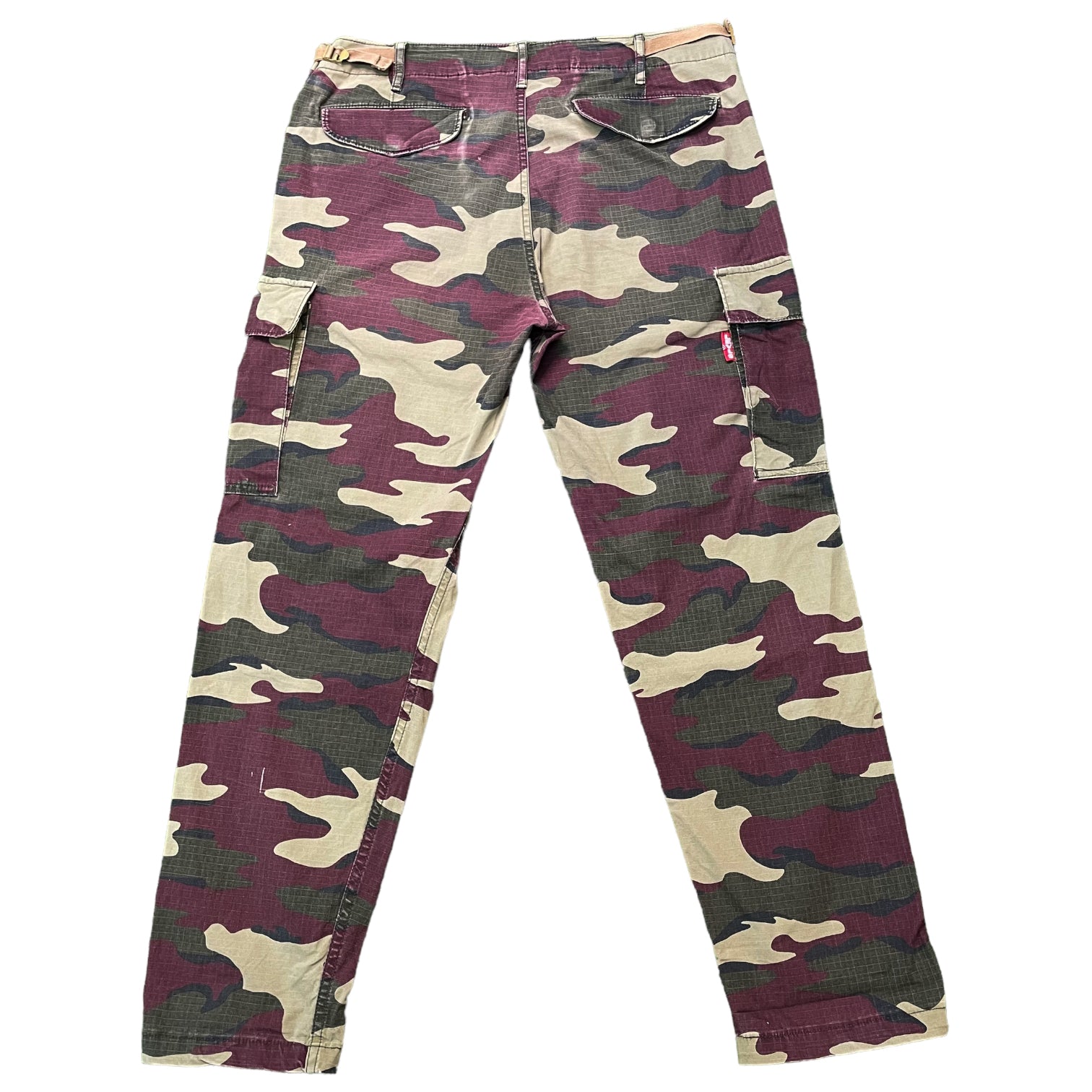 Camo on sale levi pants