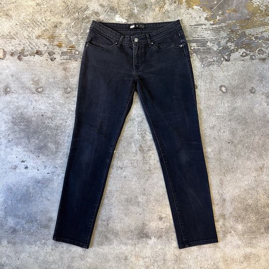 Levis Jeans - 28